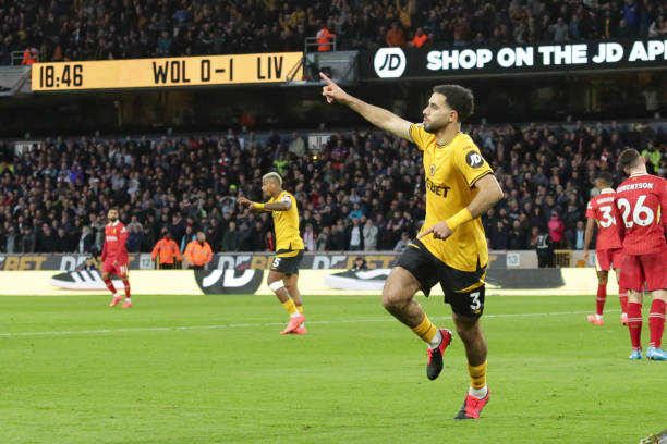 他巧妙地利 他巧妙地利